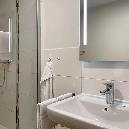 Bohn 'Silbermoewe', Mittelstrasse